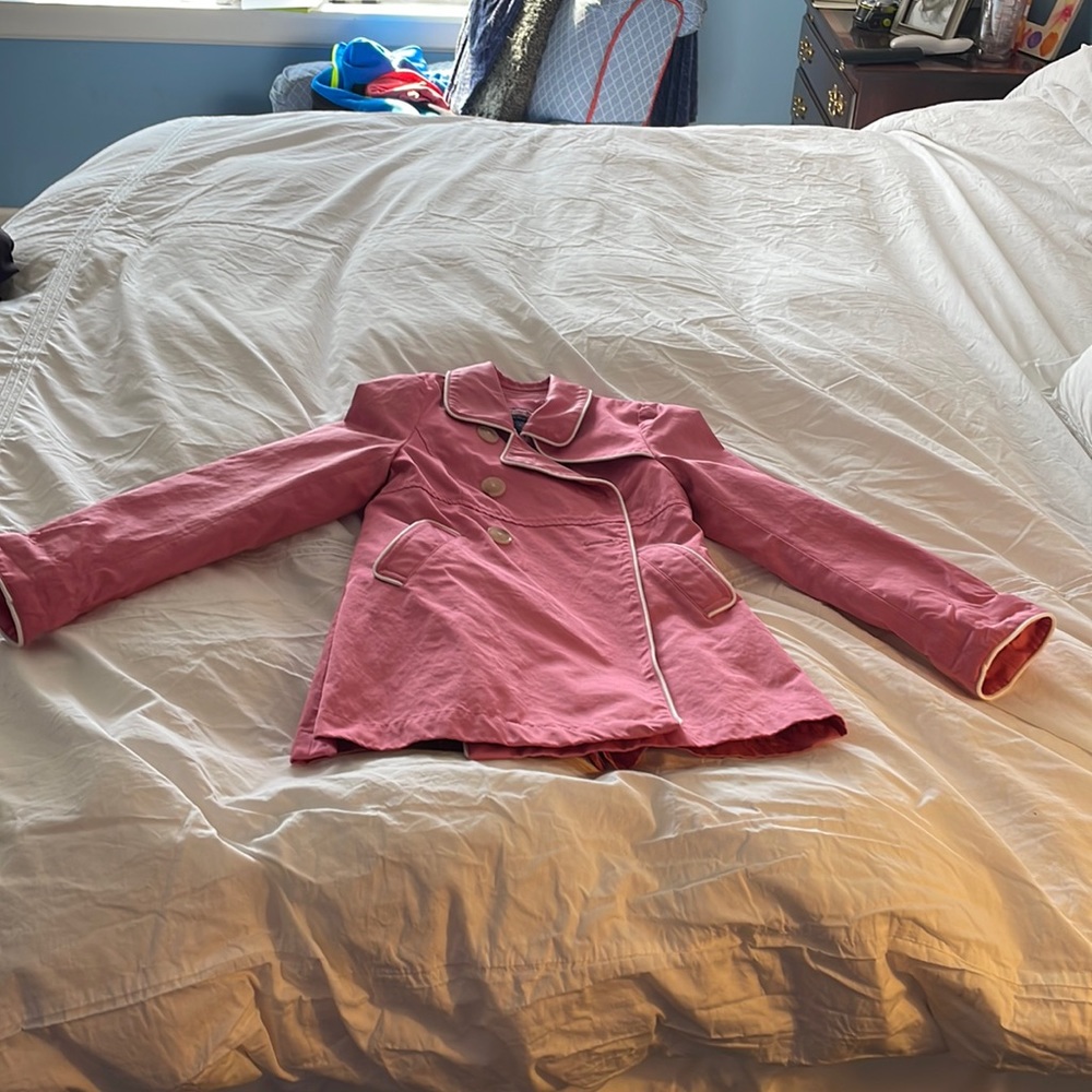 Vineyard vines little girl trench coat. In excellent condition